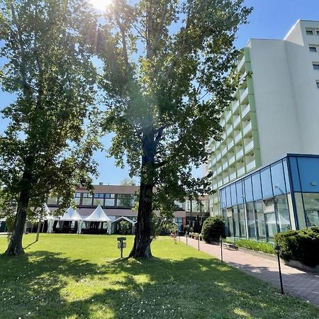 Hotel Magistern Konferencia Es Wellnesshotel Шіофок Екстер'єр фото