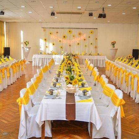 Hotel Magistern Konferencia Es Wellnesshotel Шіофок Екстер'єр фото