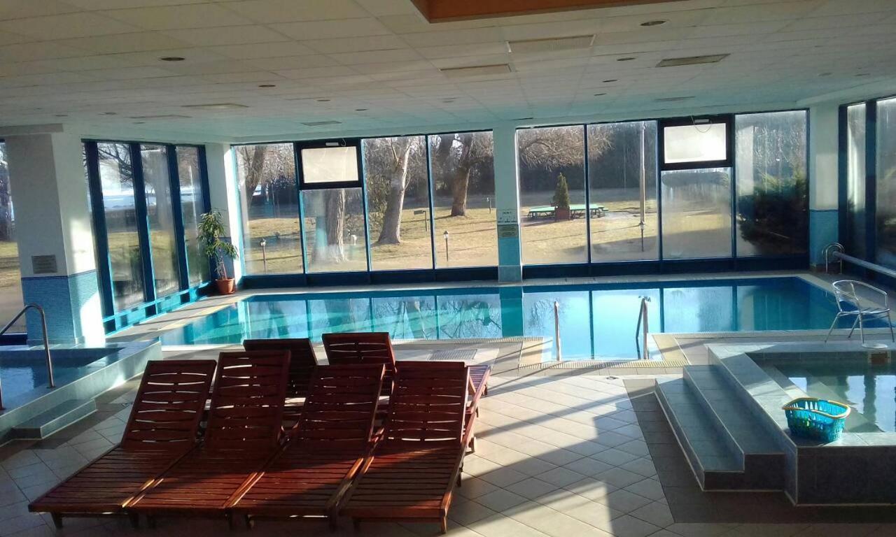 Hotel Magistern Konferencia Es Wellnesshotel Шіофок Екстер'єр фото