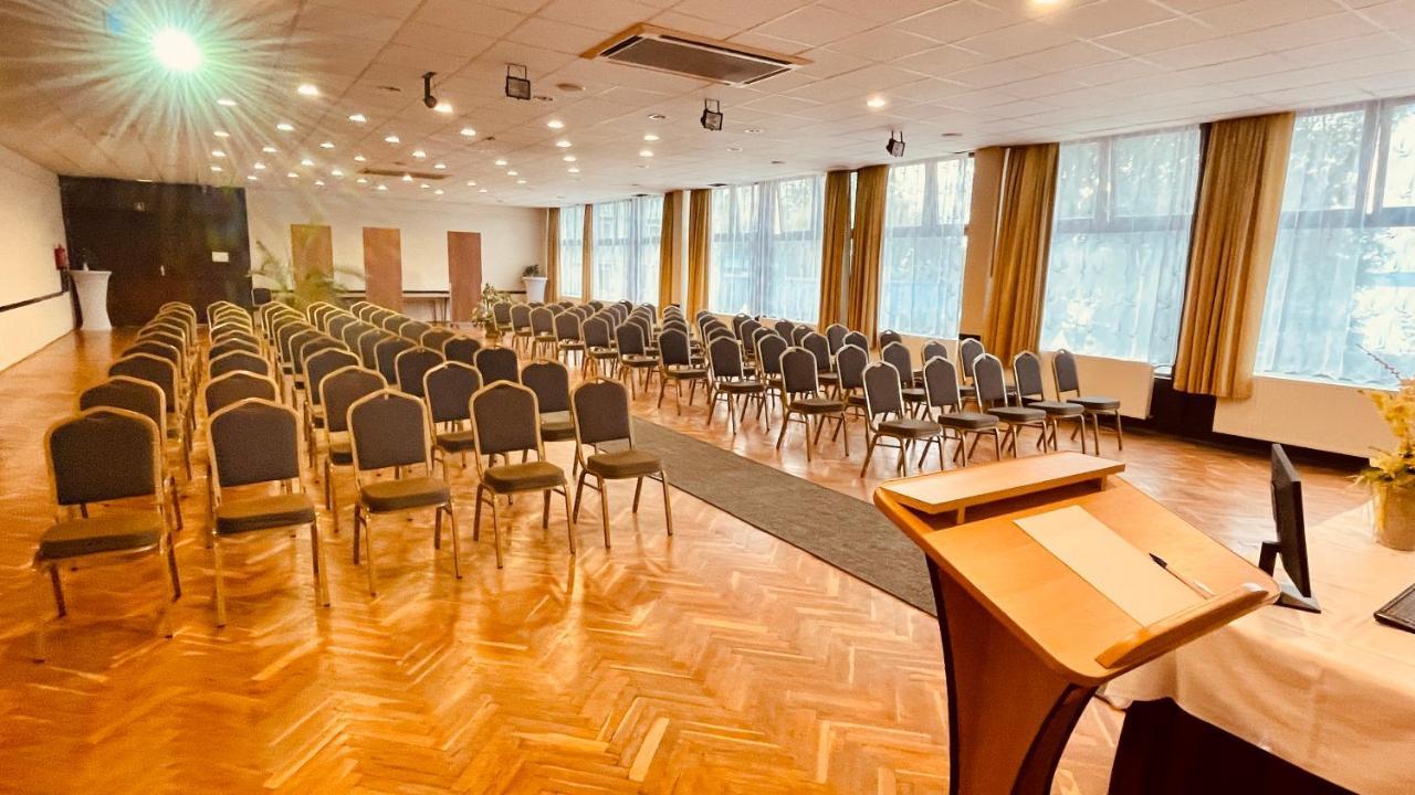 Hotel Magistern Konferencia Es Wellnesshotel Шіофок Екстер'єр фото