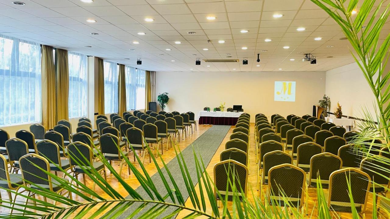 Hotel Magistern Konferencia Es Wellnesshotel Шіофок Екстер'єр фото