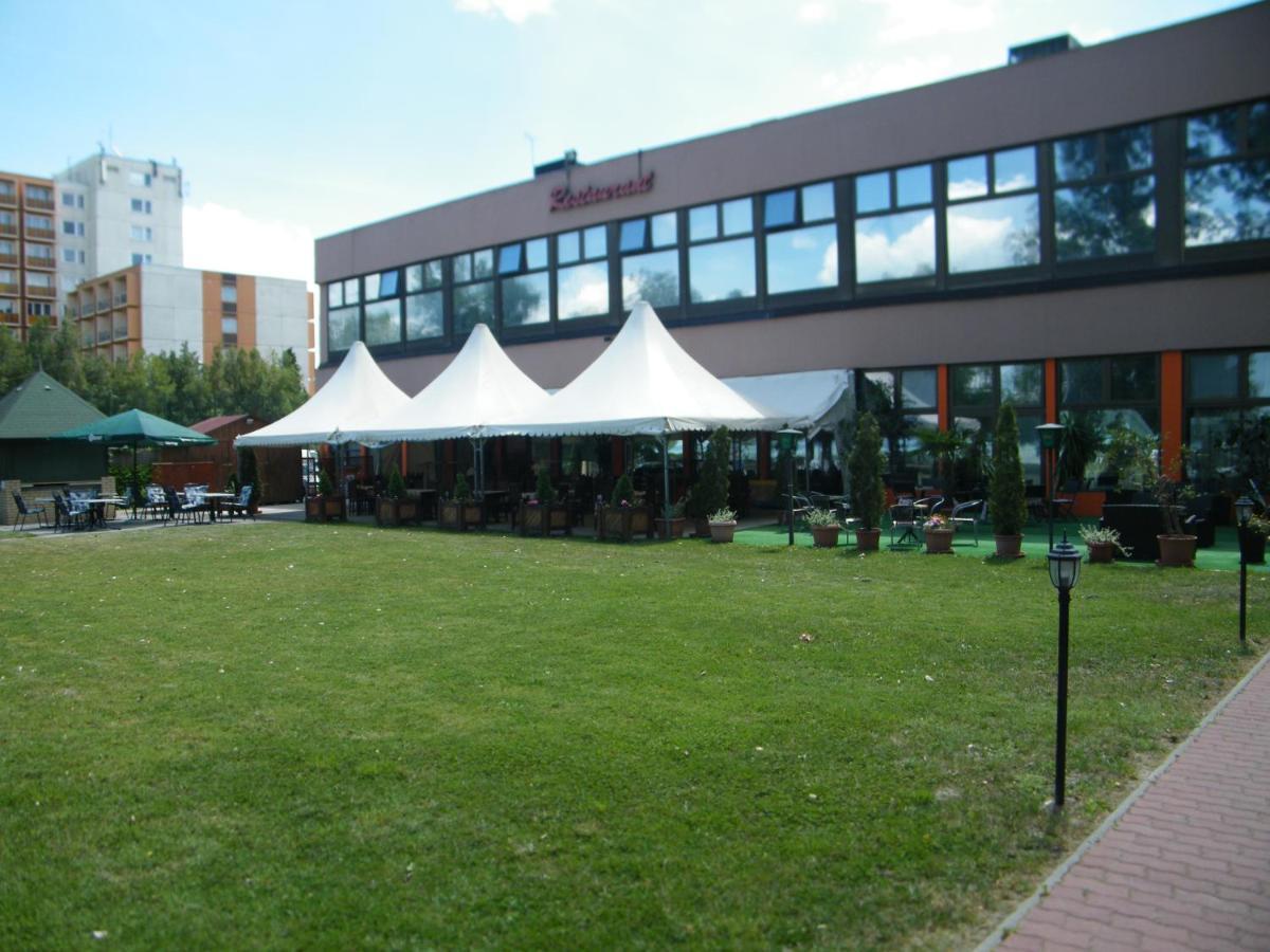 Hotel Magistern Konferencia Es Wellnesshotel Шіофок Екстер'єр фото