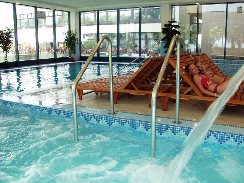 Hotel Magistern Konferencia Es Wellnesshotel Шіофок Екстер'єр фото