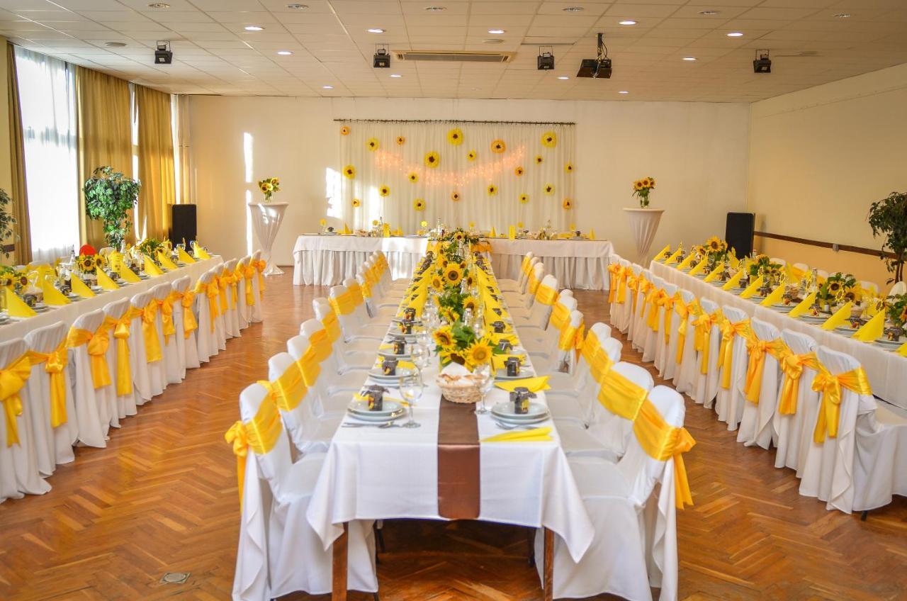 Hotel Magistern Konferencia Es Wellnesshotel Шіофок Екстер'єр фото